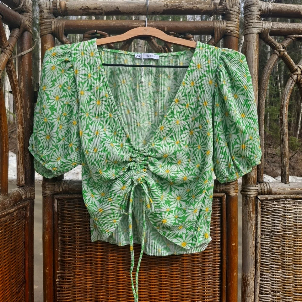 🍀3/15 Floral Green Puff Sleeve Top